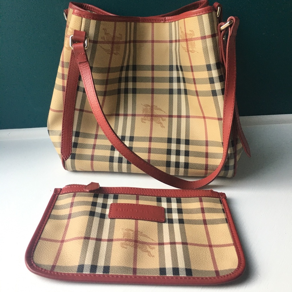 S o l d**Burberry Haymarket novacheck Shoulder bag